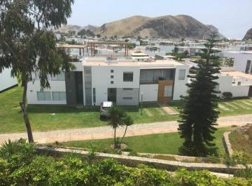 ¡Vacaciona en Playa Farallones con Toda Tu Familia!