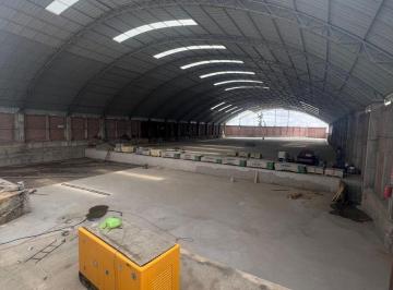 Alquilo Almacèn Industrial de 4, 000 m² en La Via de Evitamiento