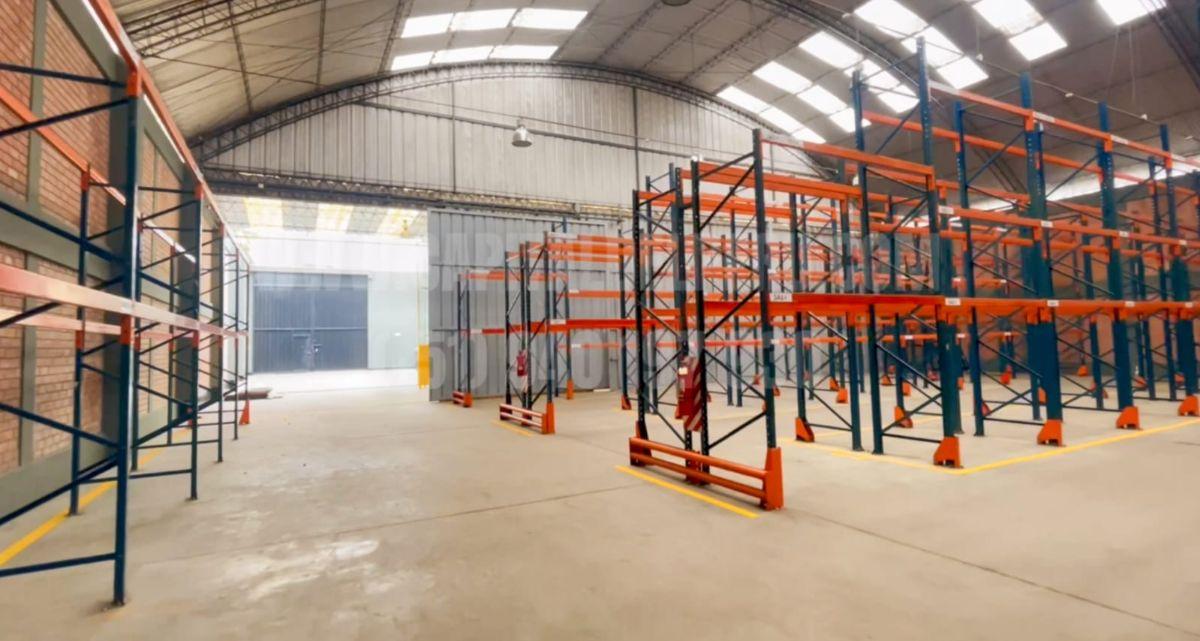 Chorrillos | 1, 850 m² | Almacén + Oficinas + Patio de Maniobras |