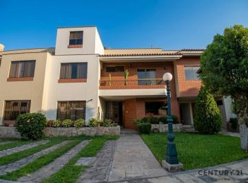 Casa de La Mlina en Alquiler 3 Pisos y Amoblado Condominio Cerrado en La Molina Vieja