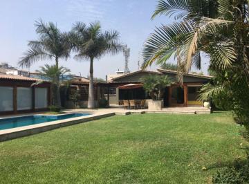 Casa con 4 Habitaciones en Alquiler, 1000 m² en Camacho