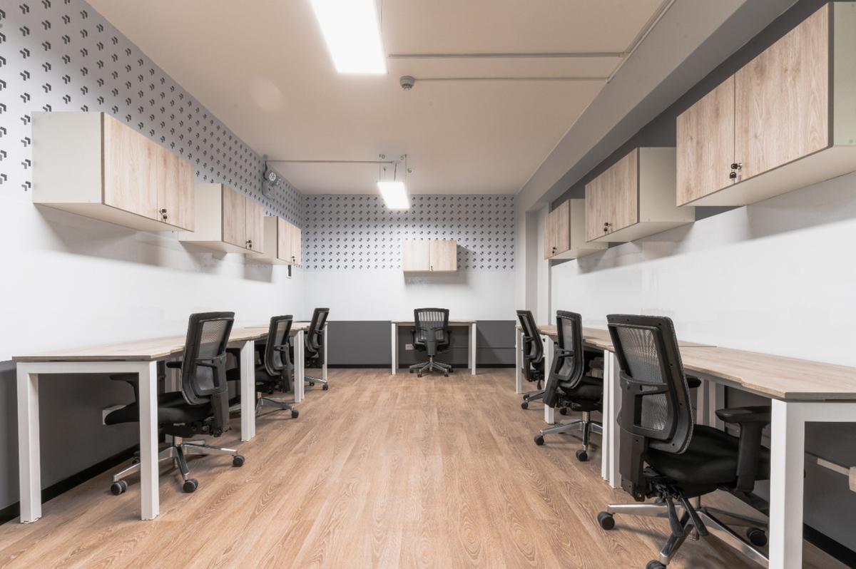 "Alquiler de Oficinas en Edificio Empresarial, Av. 2 de Mayo"
