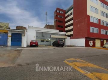 Local Grande de 440 m² en Los Olivos