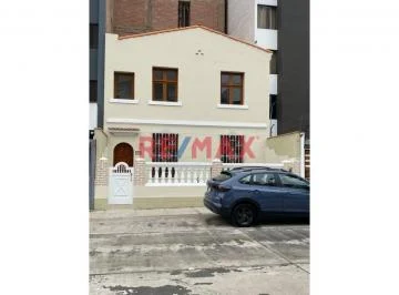 Alquiler de Casa Para Vivienda U Oficina, a Pocos m de La Av. Brasil y de La Municipalidad