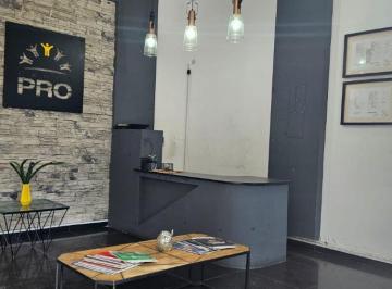 Casa de 3 Pisos Para Oficina Administrativa