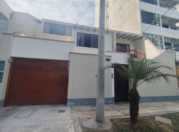 Alquilo Casa en Miraflores Primer Piso de 210 m² Frente Al Parque, Incluye 1 Cochera Techada