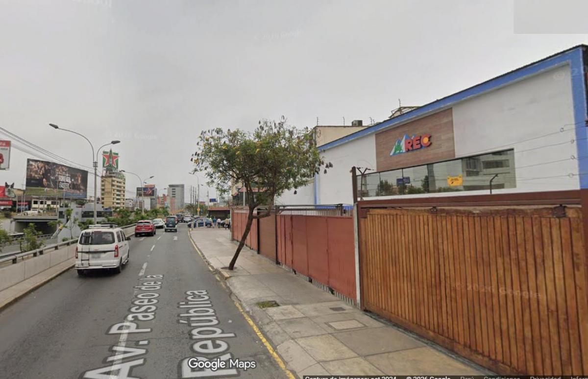 Local Dos Pisos - en Alquiler - en Av. Paseo de La República!