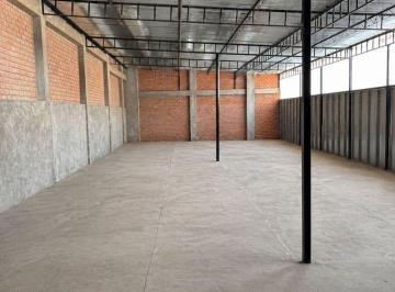 Alquilo Local - Todo con Piso de Concreto - Muy Buen Estado
