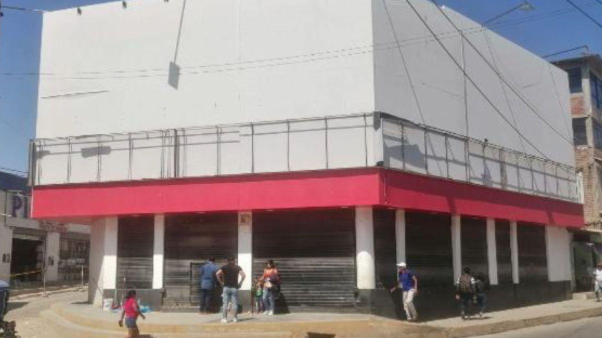 Local de 3 Plantas Ubicado en Zona Comercial de Paita.