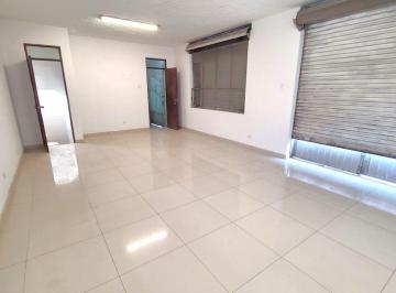 Tienda en Alquiler con 16 m de Fachada – Paucarpata