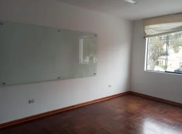 Pueblo Libre Edificio de Oficinas Frente a Parque, 28 m² en 3er Piso