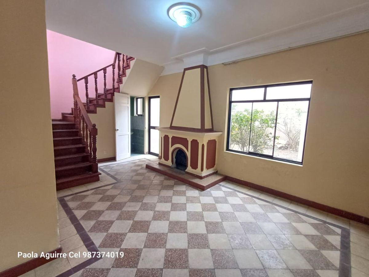 Alquilo Casa de 2 Pisos Zona Centrica de San Isidro/ 1 Cochera Cerrada + 2 Abiertas