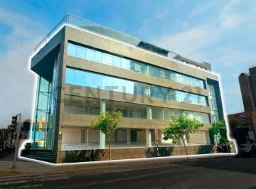 ¡Imponente Edificio Comercial de 1, 974 m² en El Corazón de San Isidro!