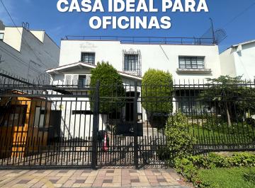 Alquiler de Casa de 2 Pisos con Jardín | 9 Ambientes | San Isidro