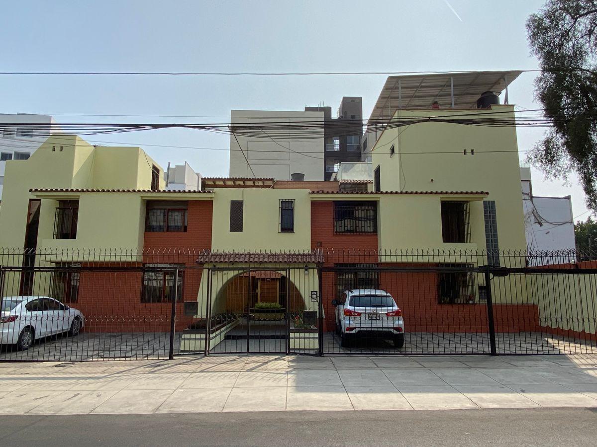 Casa con 200 m² en Alquiler con 3 Habitacione