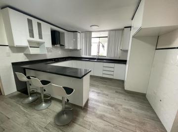 Duplex Completamente Remodelado en Zona de Fácil Acceso en Calle Marcona