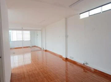 Pedro Alcocer 150, Of. 60 m², 4to Piso, Us$500, Licencia, Escalera