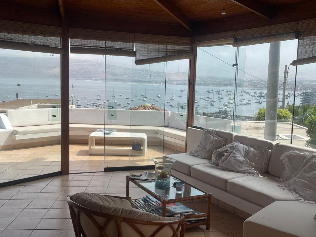 Hermosa Casa en Venta en Playa Hermosa Ancon