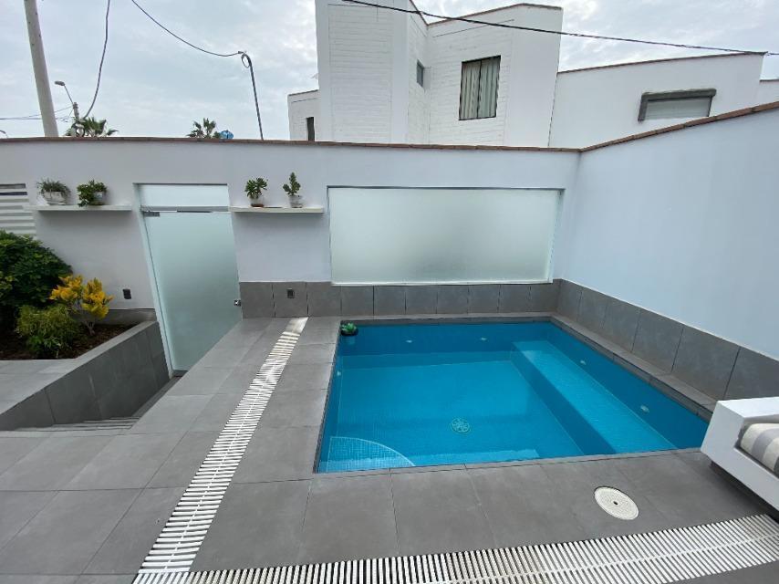 Vendo y Alquilo Linda Casa de Playa en Calle El Delfín de Bujama Km 92.5 Asia 2da Fila, Vista Al Mar