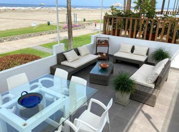 Casa de Playa en Primera Fila, Tipo Hotel Boutique, con Terraza y Piscina Frente Al Mar