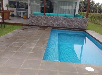 Venta de Hermosa Casa de Playa con Piscina en Condominio Las Rocas del Mar en Asia