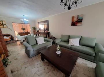 Se Vende Linda Casa, de 4 Pisos y un Departamento Incluido/ Mg