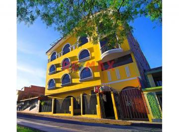 Hotel 3 Estrellas en Venta Frente a Parque en Ayacucho, 1786 m²