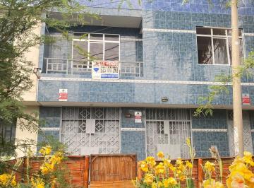 En Venta Casa de 3 Pisos en Barranca - Cerca de La Playa, Precio Especial.