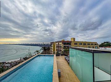 Moderna Casa Frente Al Mar con Vista Panorámica y Piscina