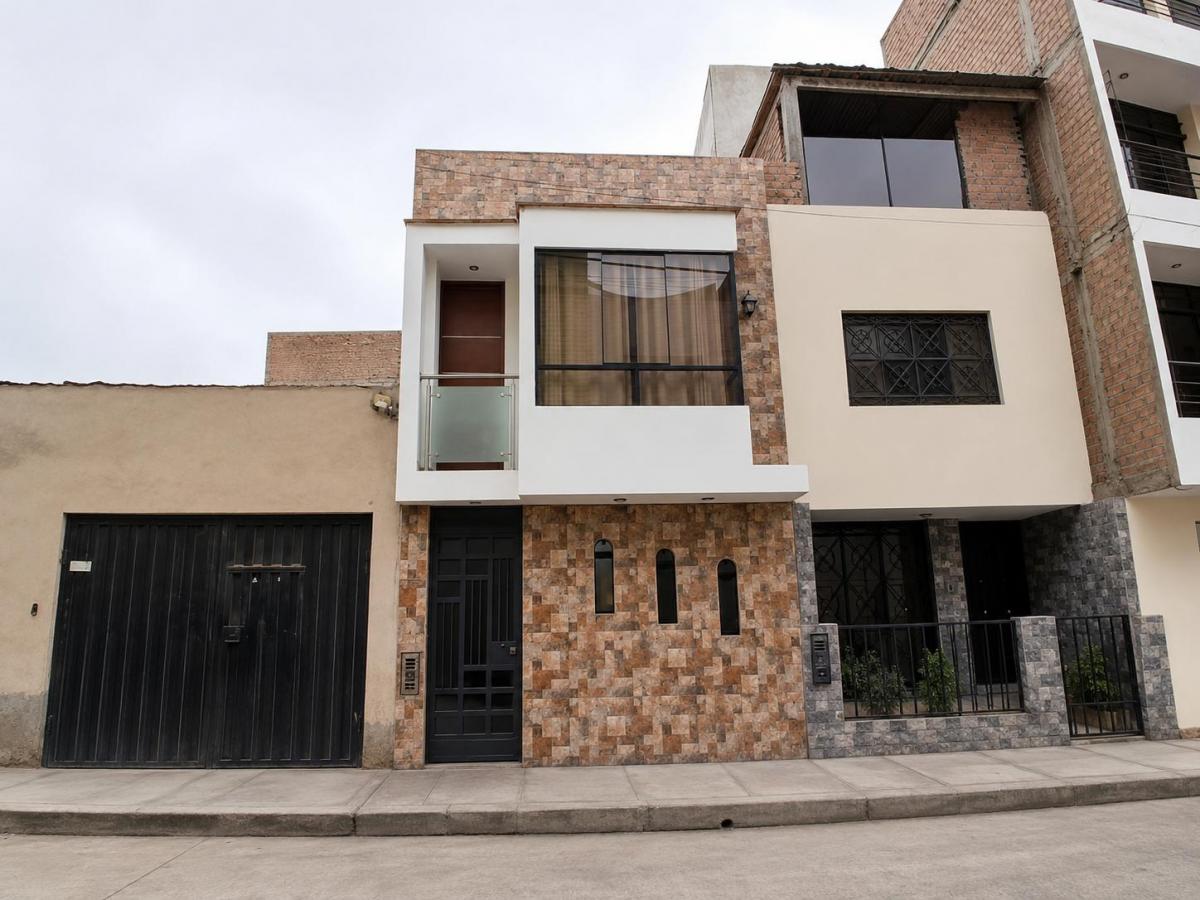¡Amplia Casa de 2 Pisos + Azotea en San Juan Macías!