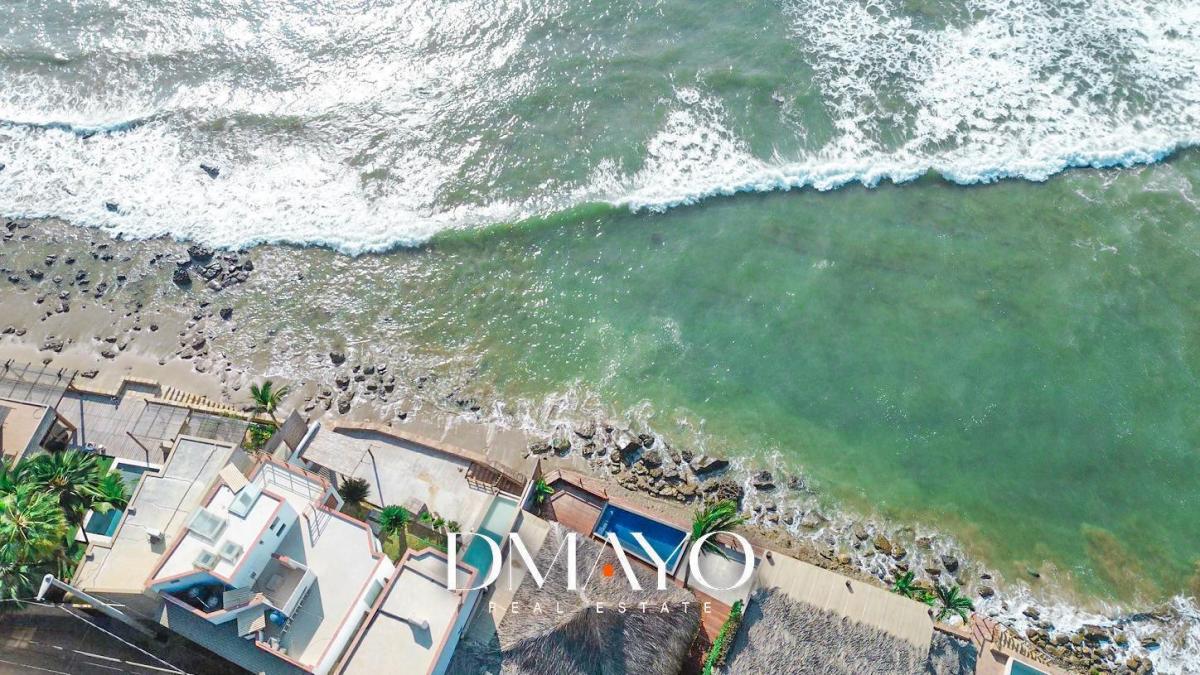 Casa en Venta Como Terreno en Tercera Fila en Balneario de Punta Sal