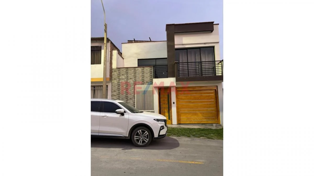 Se Vende Casa Moderna con Finos Acabados