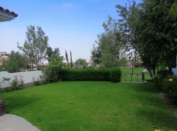 Alquilo Lujosa Residencia con Piscina Tempèrada y Parque Privado en Cayma