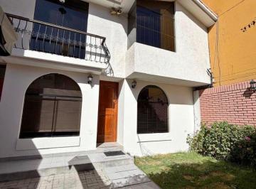 Casa de 170 m² con 4 Dormitorios en Venta en Cayma