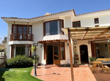 Casa en Cayma Rodeada de Naturaleza, Serenidad, Entre Jardines y un Arroyo Único