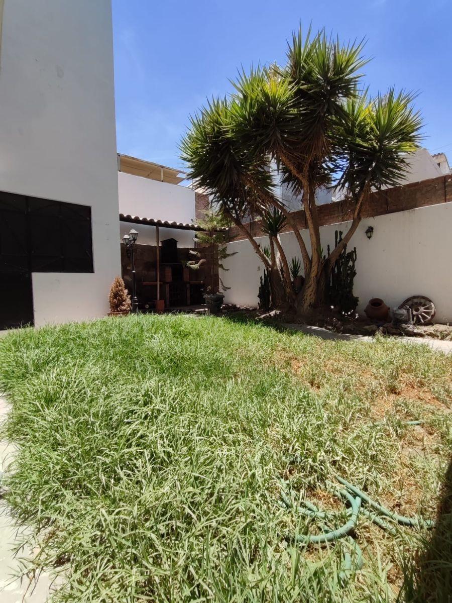 Amplia y Espectacular Casa de 4 Pisos con Desniveles en Ubicación Privilegiada en Cayma