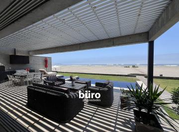 Moderna Casa de Playa en Venta, Primera Fila, Playa Cerro Colorado, Cerro Azul