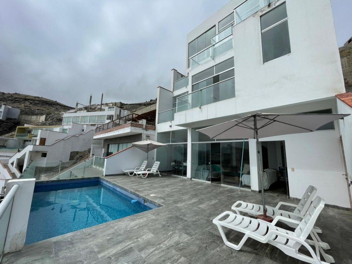 Ocasión Casa de Playa en Primera Fila - Playa Cerro Azul 240 m²