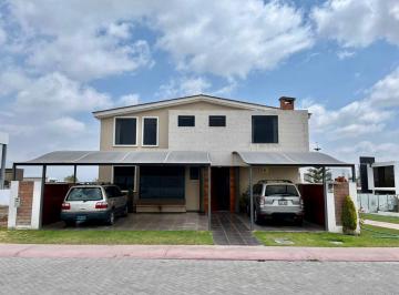 Exclusiva Casa en Venta - Cerro Colorado
