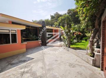 Se Vende Casa en Esquina y Frente a Parque de 518 m² de Terreno en Chaclacayo