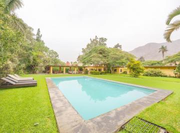 Casa de Campo con Amplias Áreas Verdes y Piscina, en Chaclacayo
