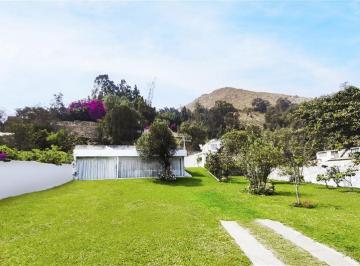 Casa en Linda Zona de Clubes de Campo y con un Amplio Terreno