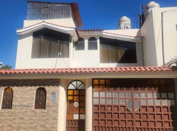 Amplia Casa en Venta - Characato