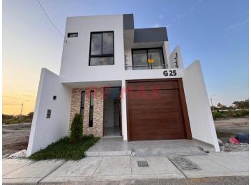 Casa de Estreno en Venta 2 Pisos en Urb. La Ensenada, a Pasos de La uss.(K. Rojas)