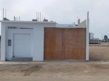 Casa en Venta en Chilca en Alameda Lima Sur con Licencia Para 3 Pisos y Gran Potencial