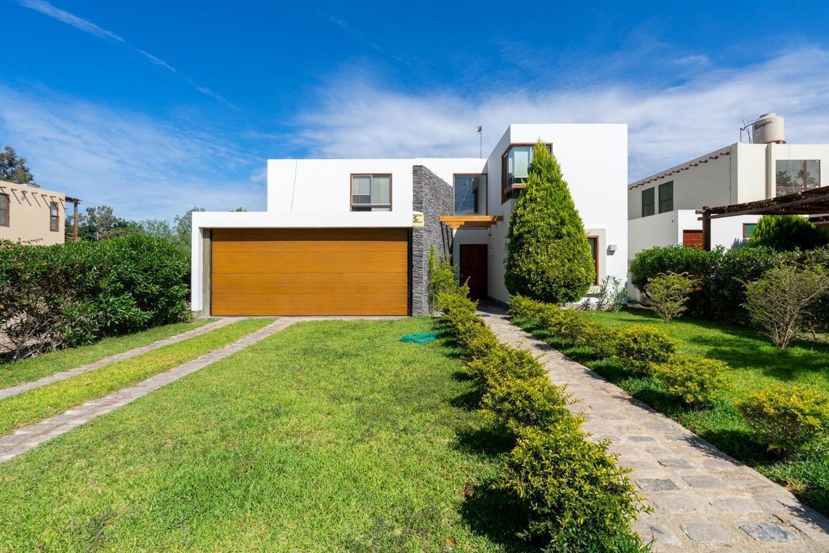 Vendo Linda Casa en Condominio Viñas del Sur, Chincha Baja, Chincha