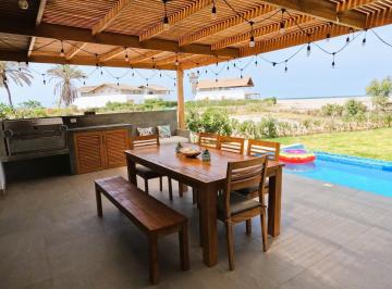 Casa de Playa en Primera Fila en Chincha