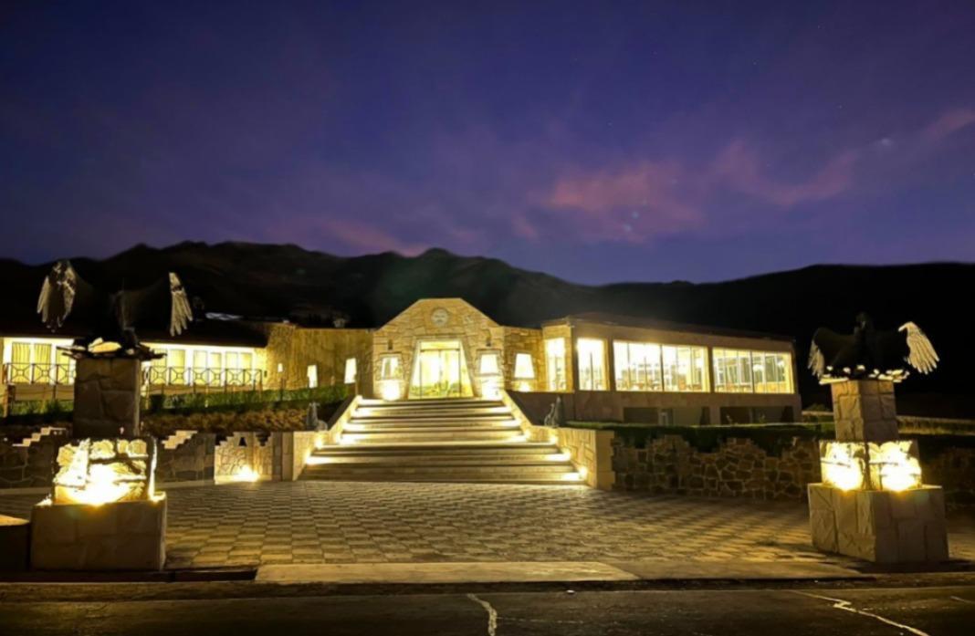 ¡Oportunidad Única! Hotel 5 Estrellas en Venta en Yanque con Lujo y Naturaleza