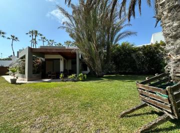 Funcional Casa en Condominio de 2 Casas con Ingreso/salida Independiente