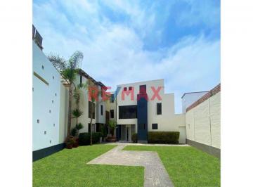 Linda Casa de 3 Niveles
